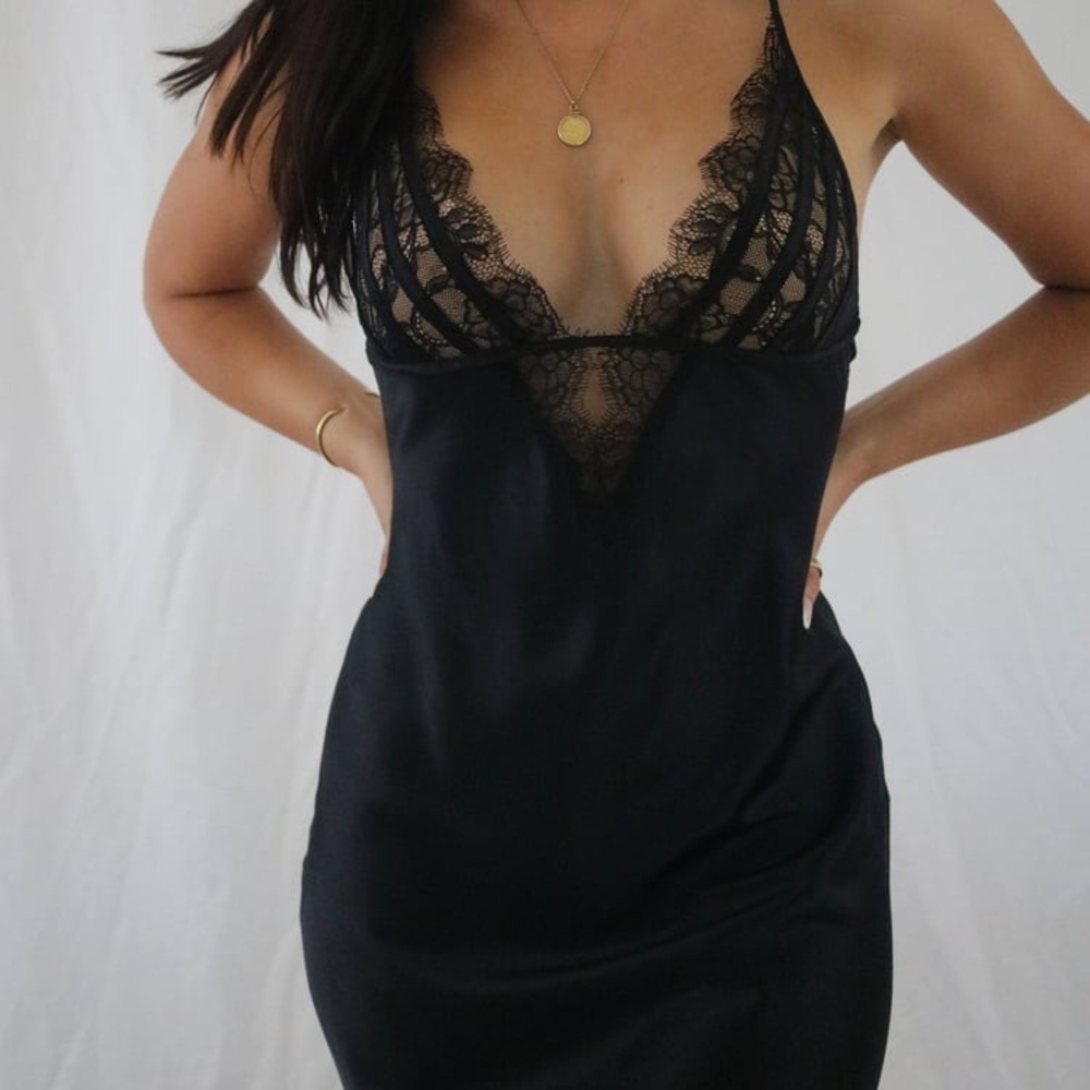 VTG Victoria's Secret Long 100% Silk black lace nightgown Dress open back L